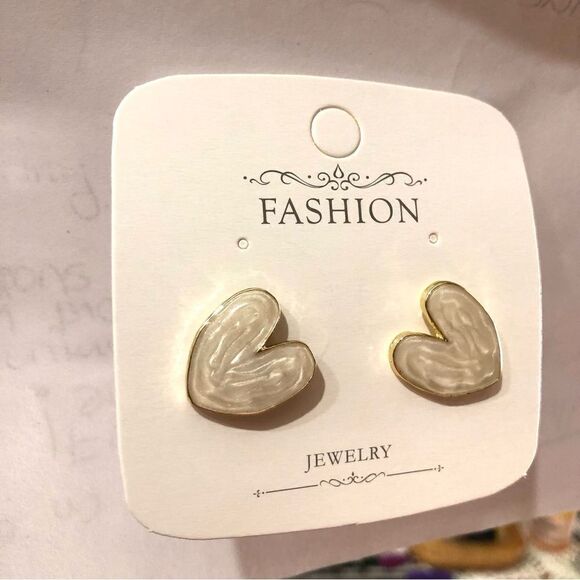 Fashion Jewelry Pearl Heart Shaped Stud Earrings - Picture 5 of 8